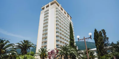 "Amza Park Hotel"
