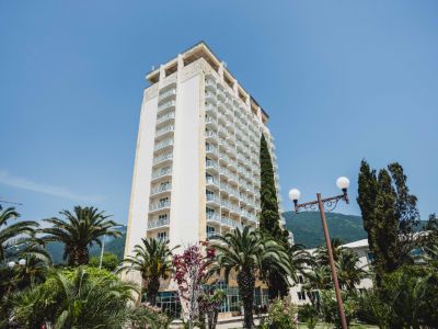 "Amza Park Hotel"